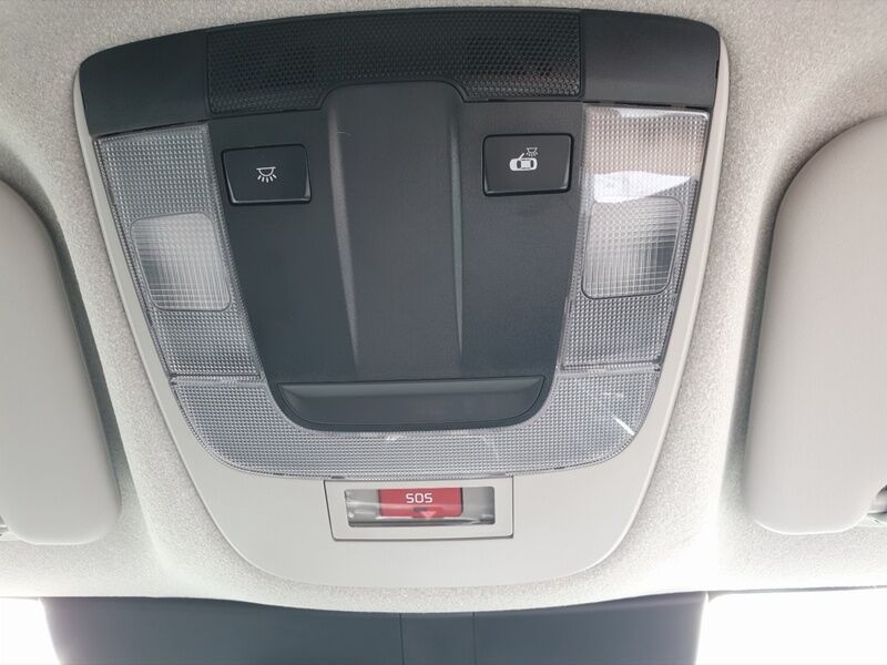 More views of Kia Niro