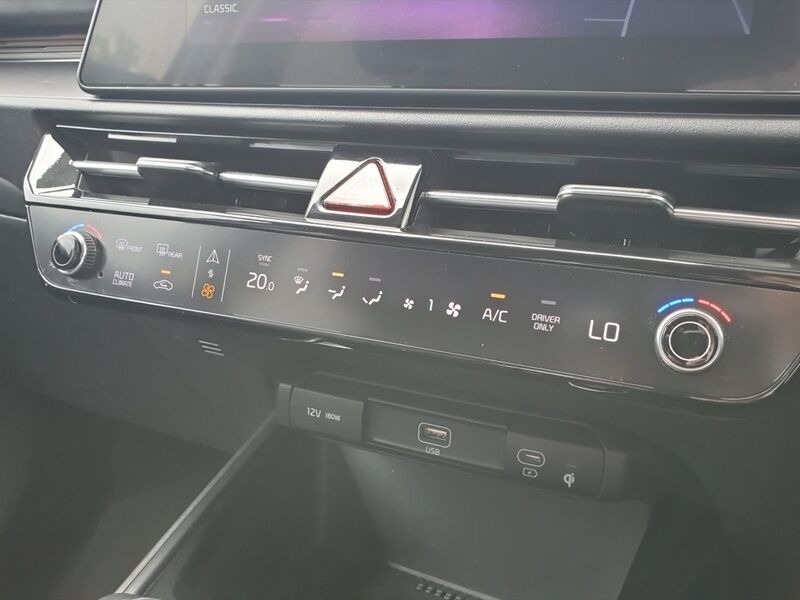 More views of Kia Niro