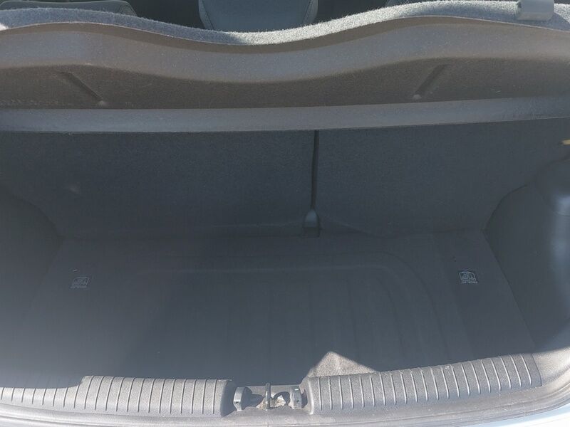 More views of Hyundai i10