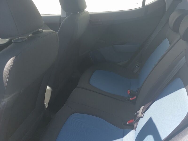 More views of Hyundai i10