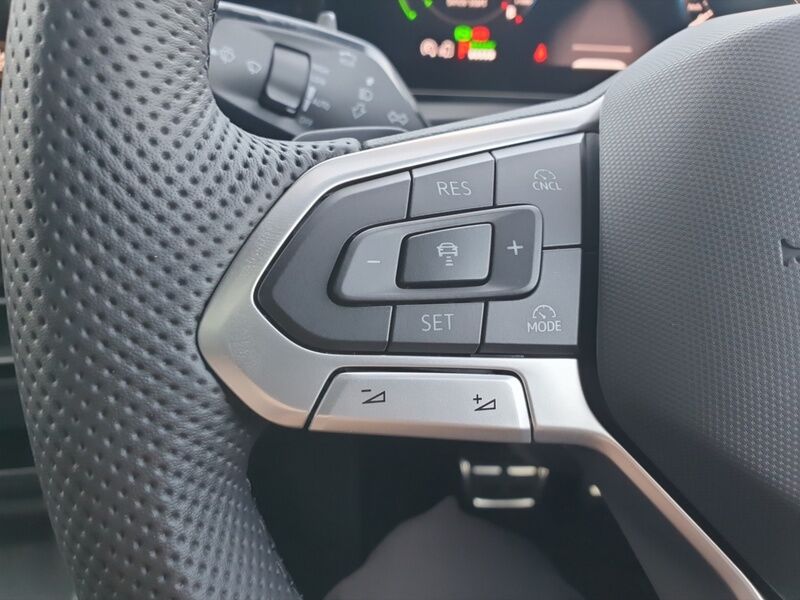 More views of Volkswagen Tiguan