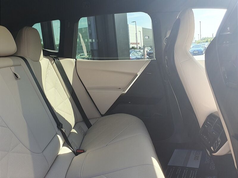 More views of BMW iX