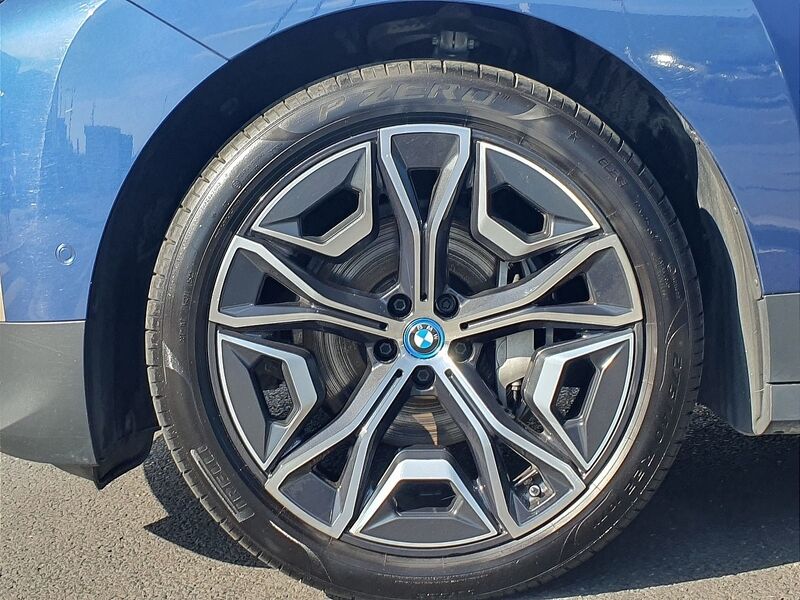 More views of BMW iX