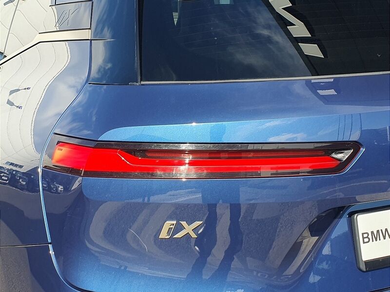 More views of BMW iX