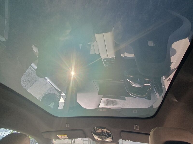 More views of BMW iX