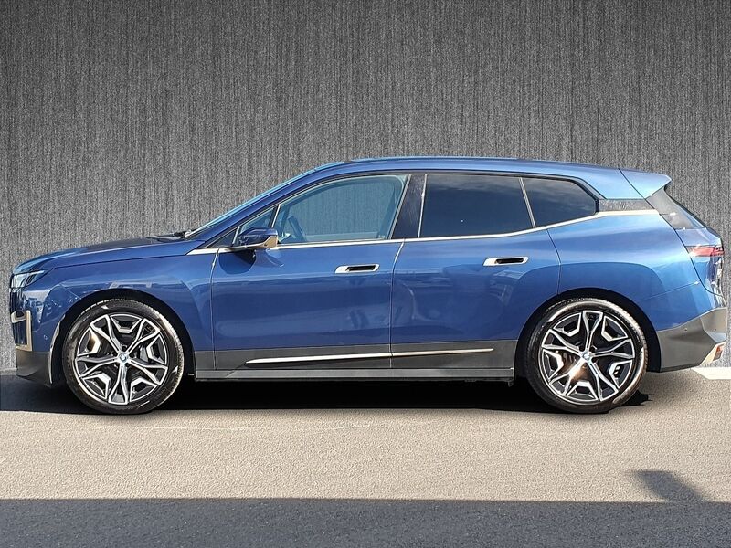 More views of BMW iX