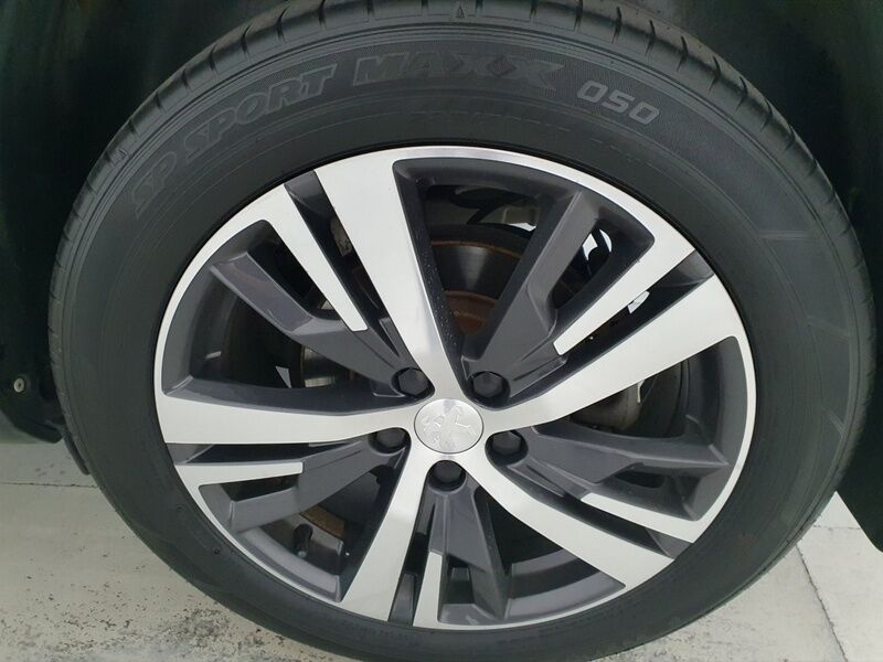 More views of Peugeot 3008
