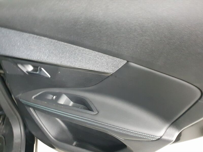 More views of Peugeot 3008
