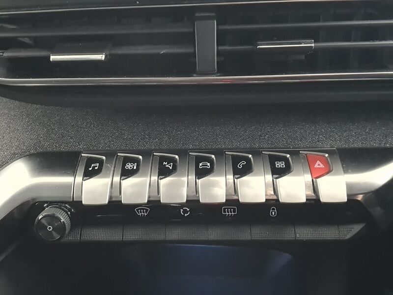 More views of Peugeot 3008