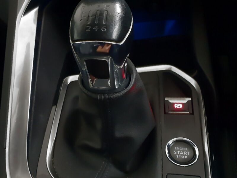 More views of Peugeot 3008