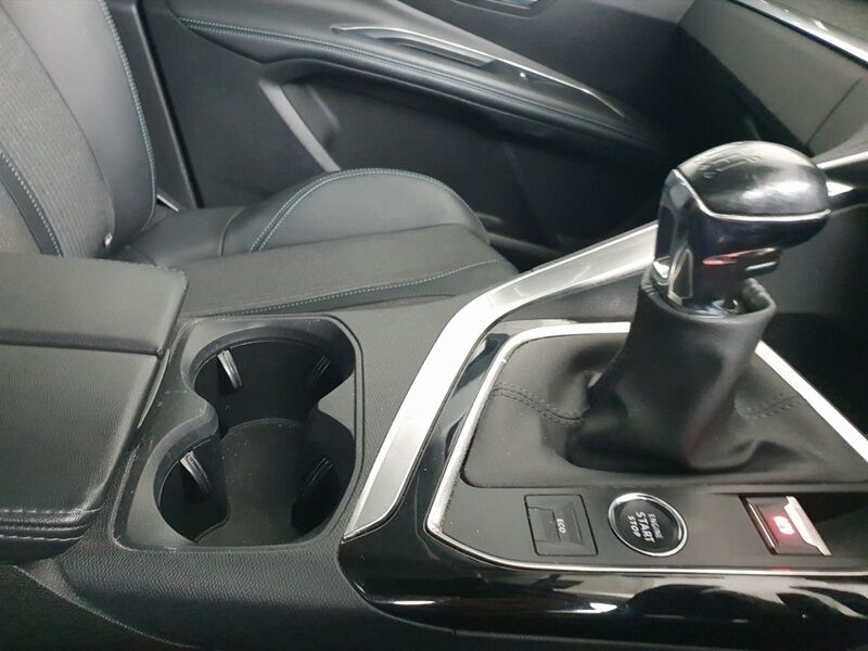 More views of Peugeot 3008