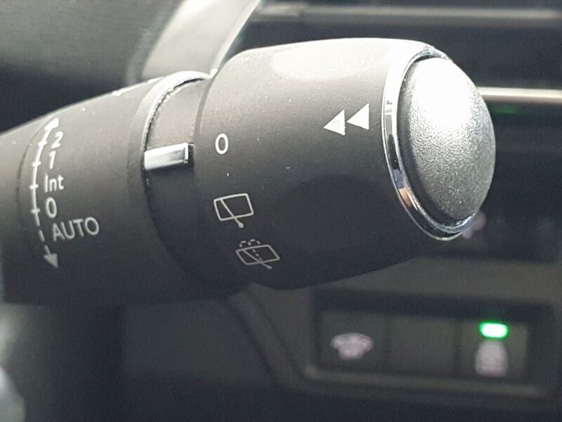 More views of Peugeot 3008