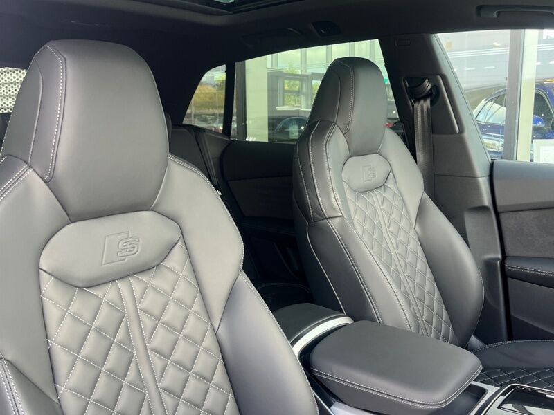 More views of Audi Q8