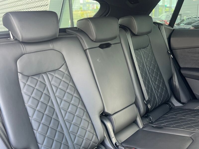 More views of Audi Q8