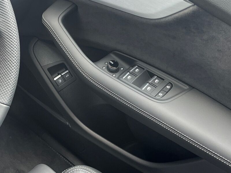 More views of Audi Q8