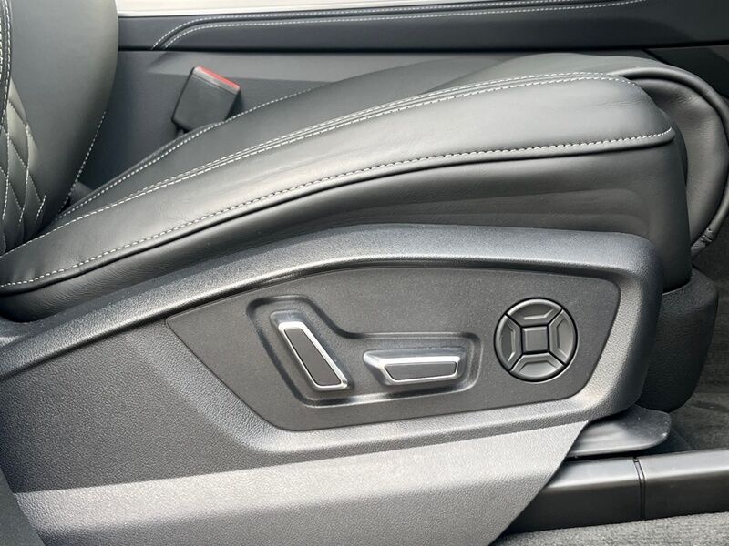 More views of Audi Q8