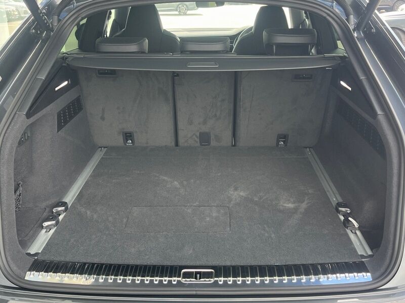 More views of Audi Q8