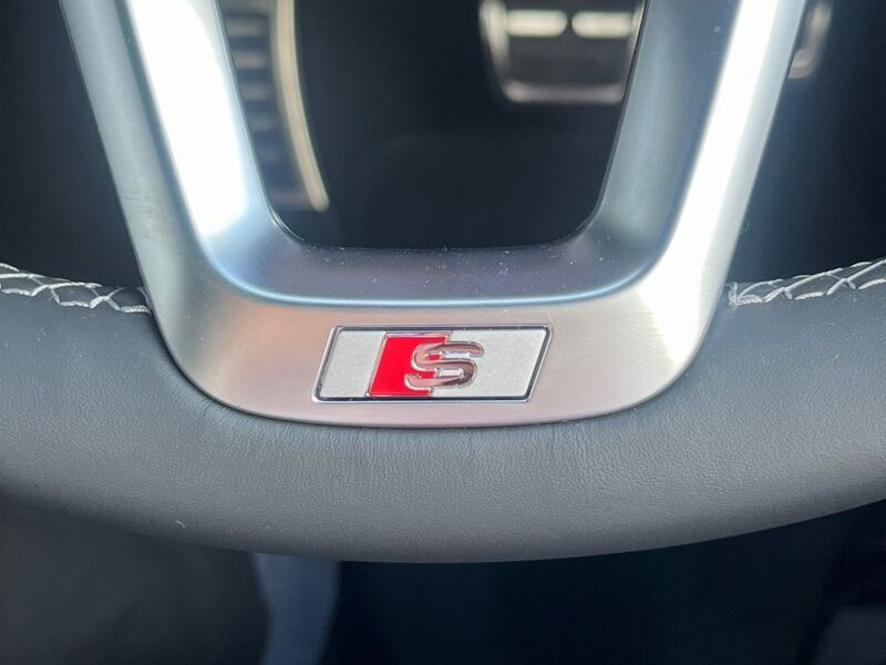 More views of Audi Q8