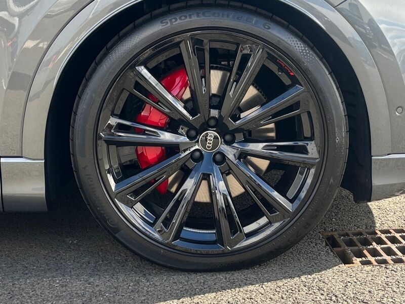 More views of Audi Q8