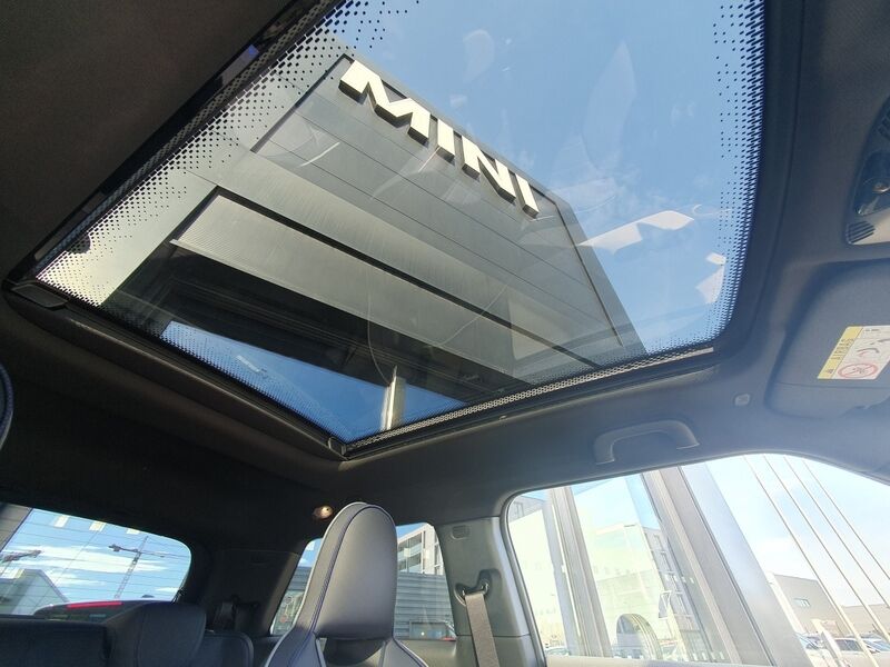 More views of MINI Hatch