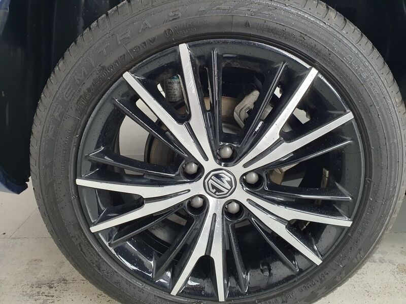 More views of MG MG5