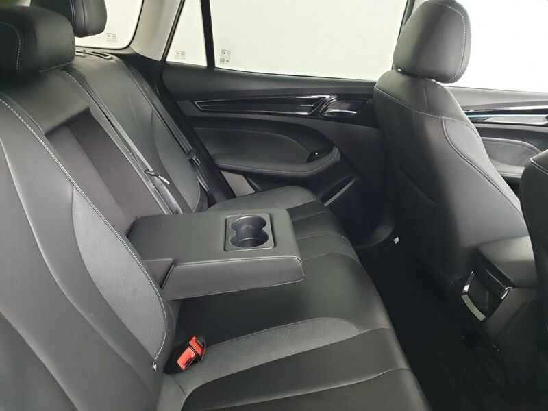 More views of MG MG5