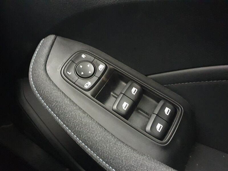 More views of MG MG5