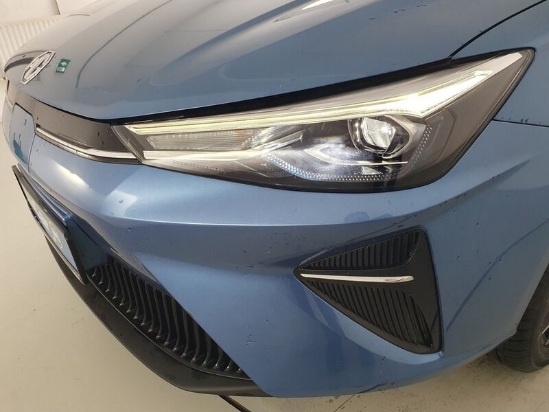 More views of MG MG5