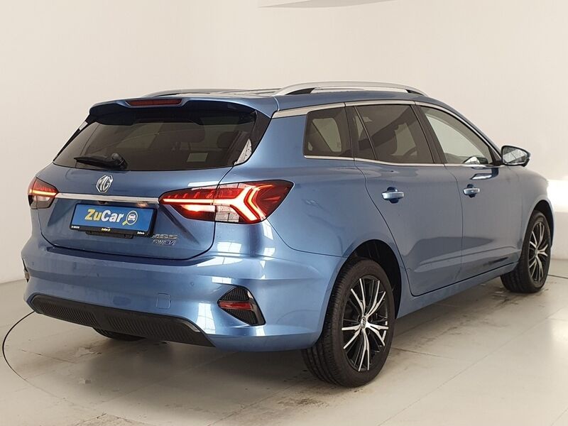 More views of MG MG5