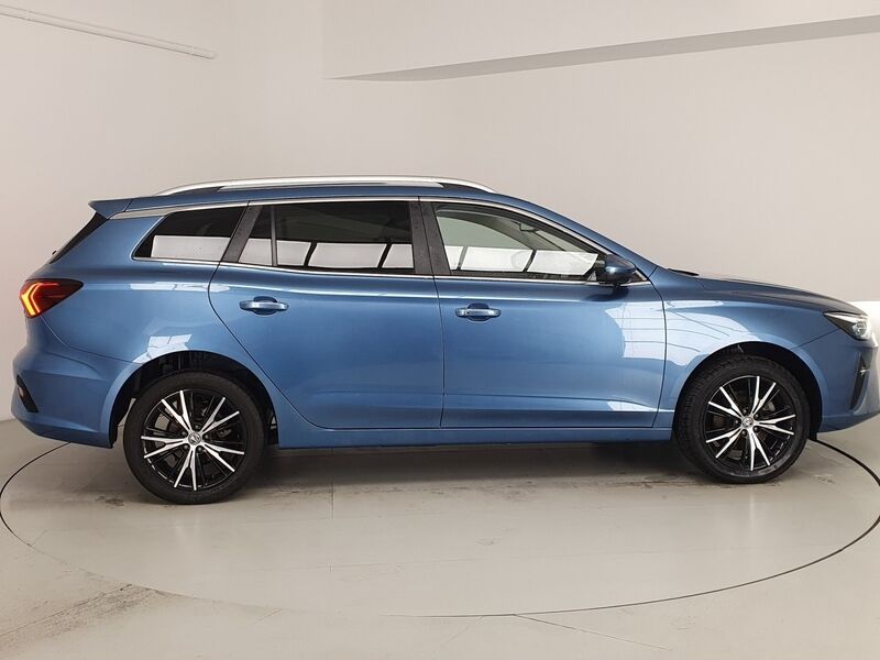 More views of MG MG5