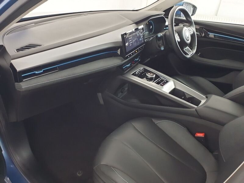 More views of MG MG5