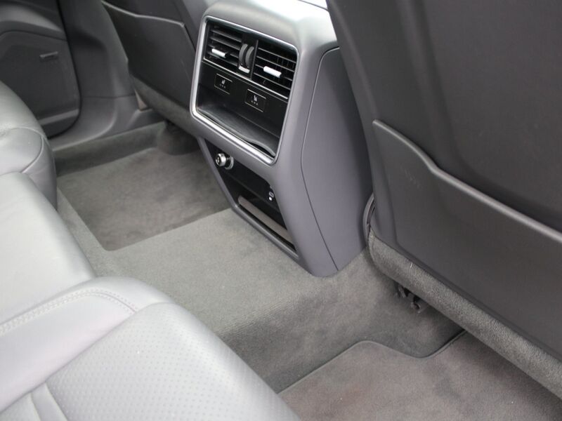 More views of Porsche Cayenne
