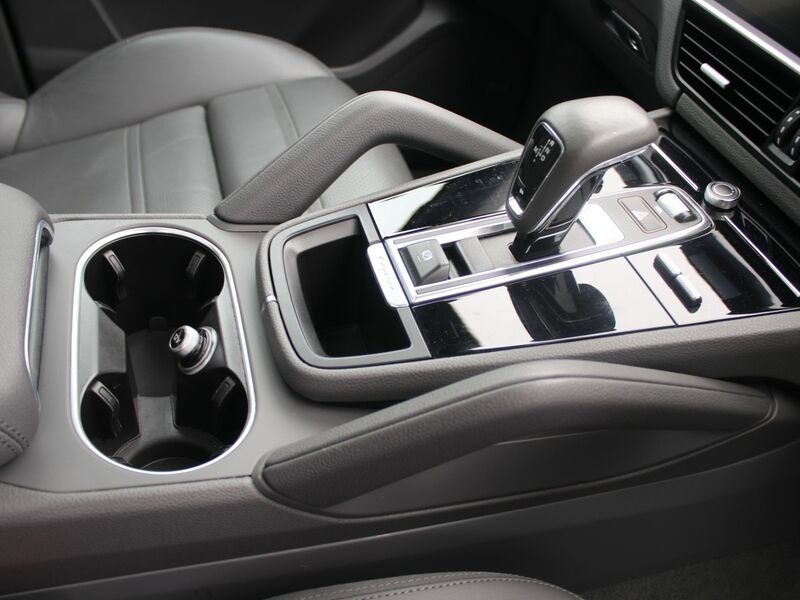 More views of Porsche Cayenne