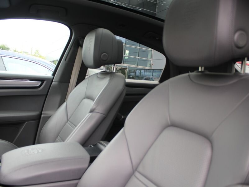 More views of Porsche Cayenne