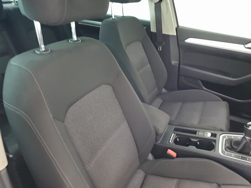 More views of Volkswagen Passat