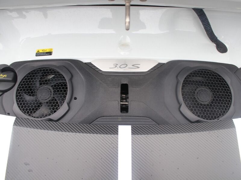 More views of Porsche 911