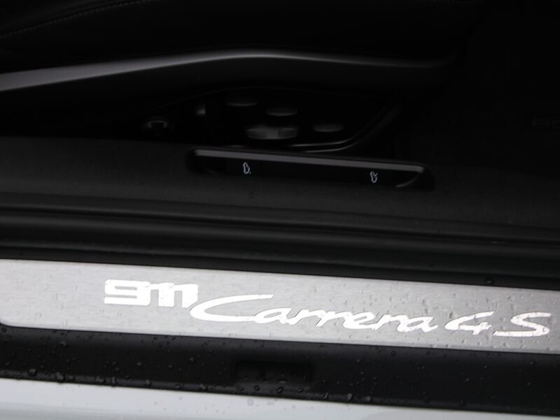 More views of Porsche 911