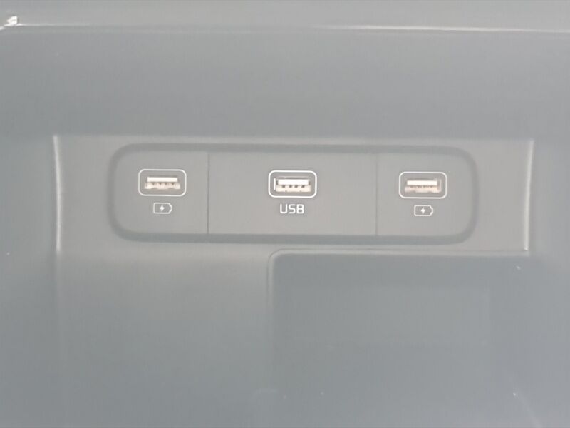 More views of Kia Sorento