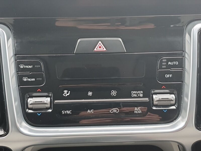More views of Kia Sorento