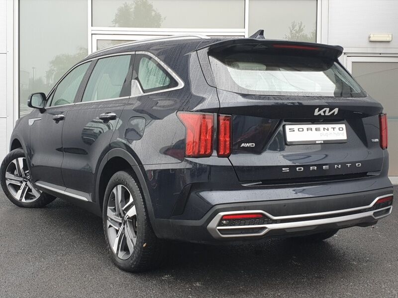 More views of Kia Sorento