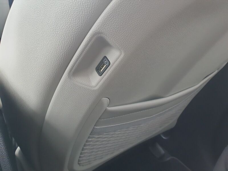 More views of Kia Sorento