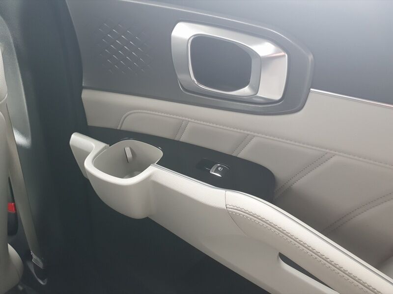 More views of Kia Sorento