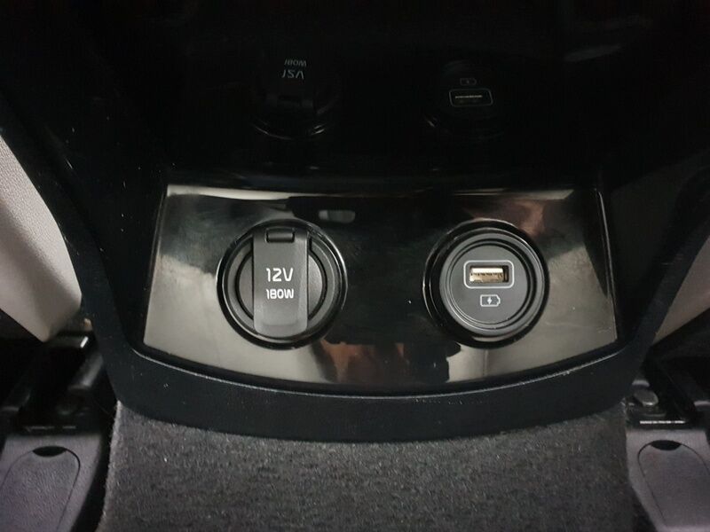 More views of Kia Sorento