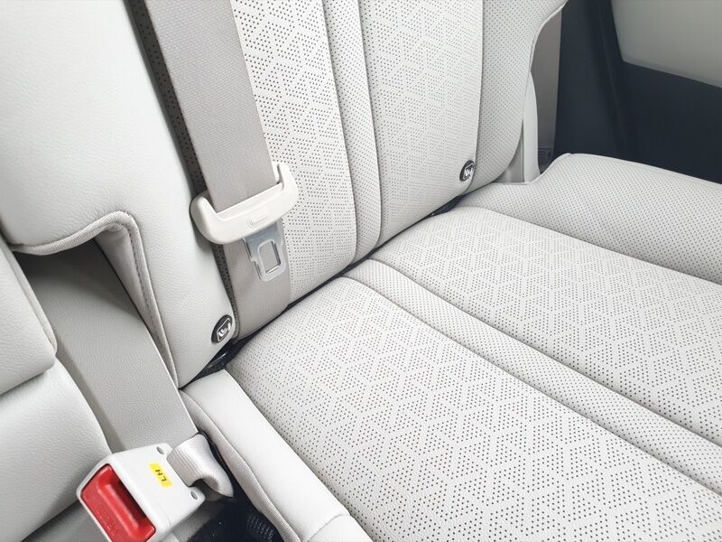 More views of Kia Sorento