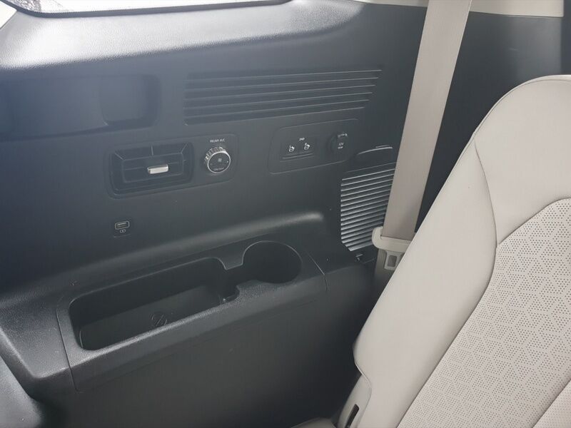 More views of Kia Sorento