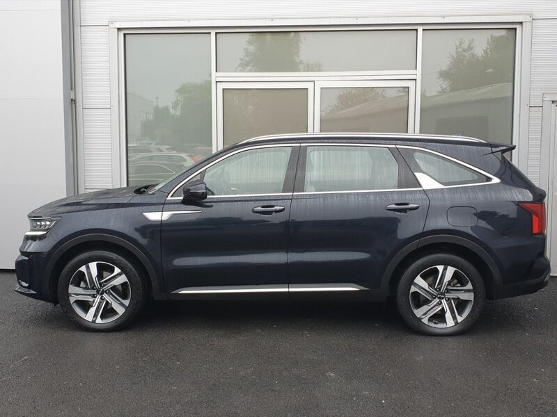 More views of Kia Sorento