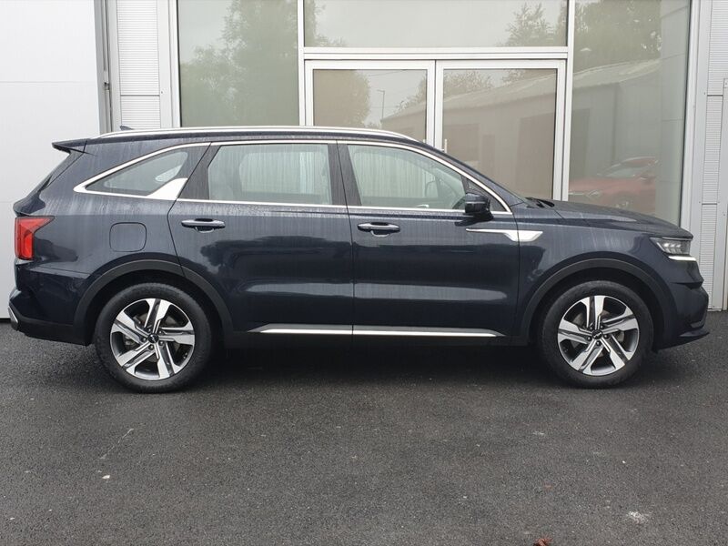 More views of Kia Sorento