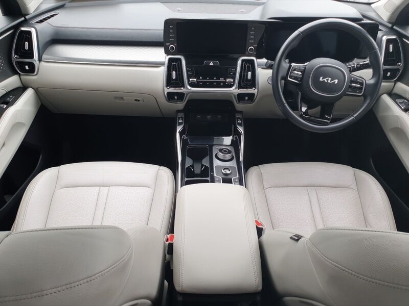 More views of Kia Sorento