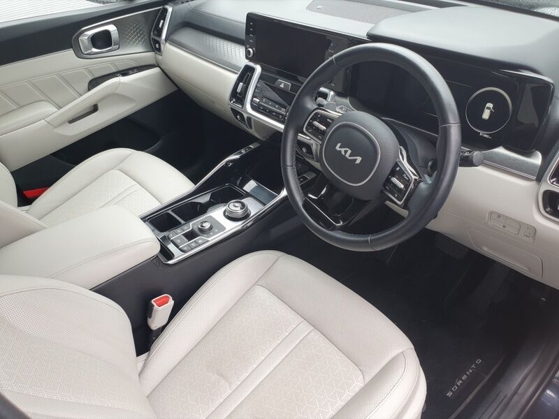 More views of Kia Sorento
