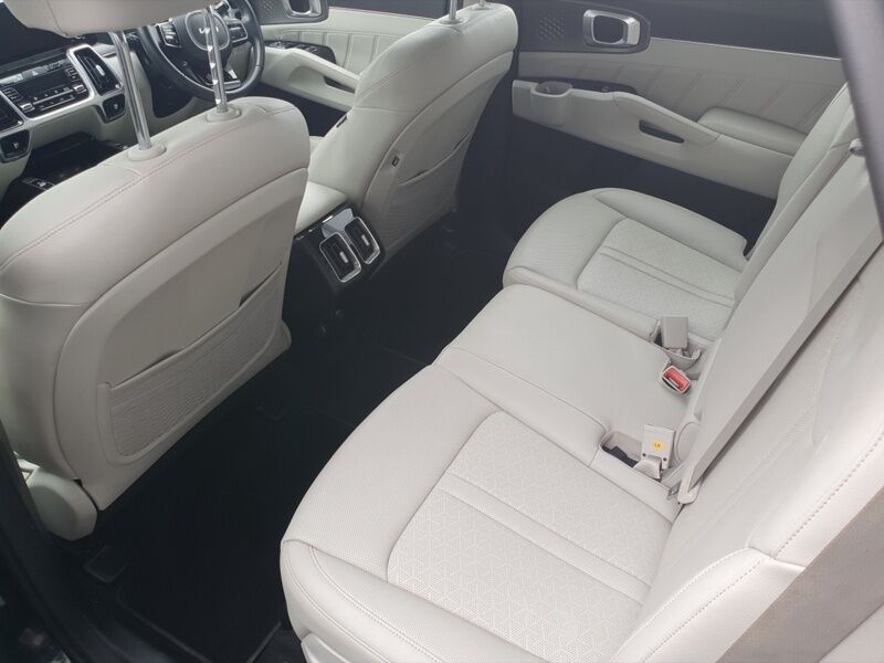 More views of Kia Sorento